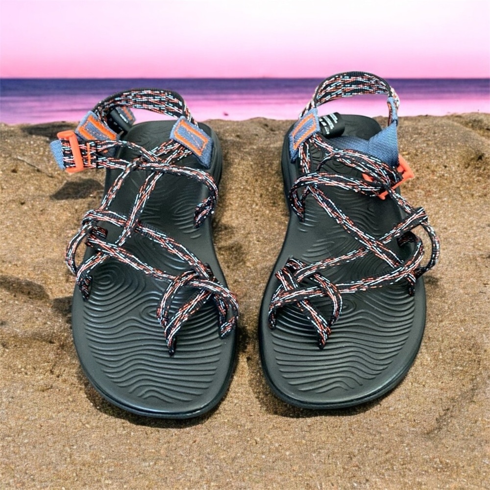 New with box Chaco strap sandal women’s size 7